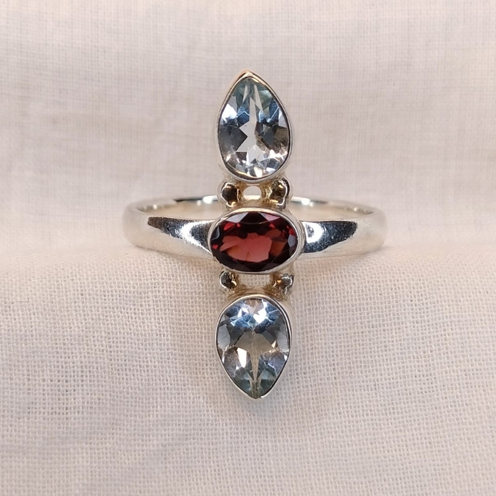 Sterling Silver Faceted Garnet And Blue Topaz Gemstone Ring Size 8.5